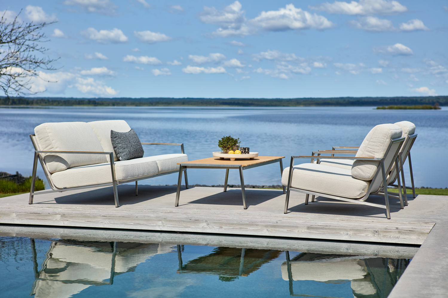 Naos 2,5-sits soffa Stainless Steel/Dot Beige, en produkt av hög kvalitet till bra pris från Ulfåsa möbler