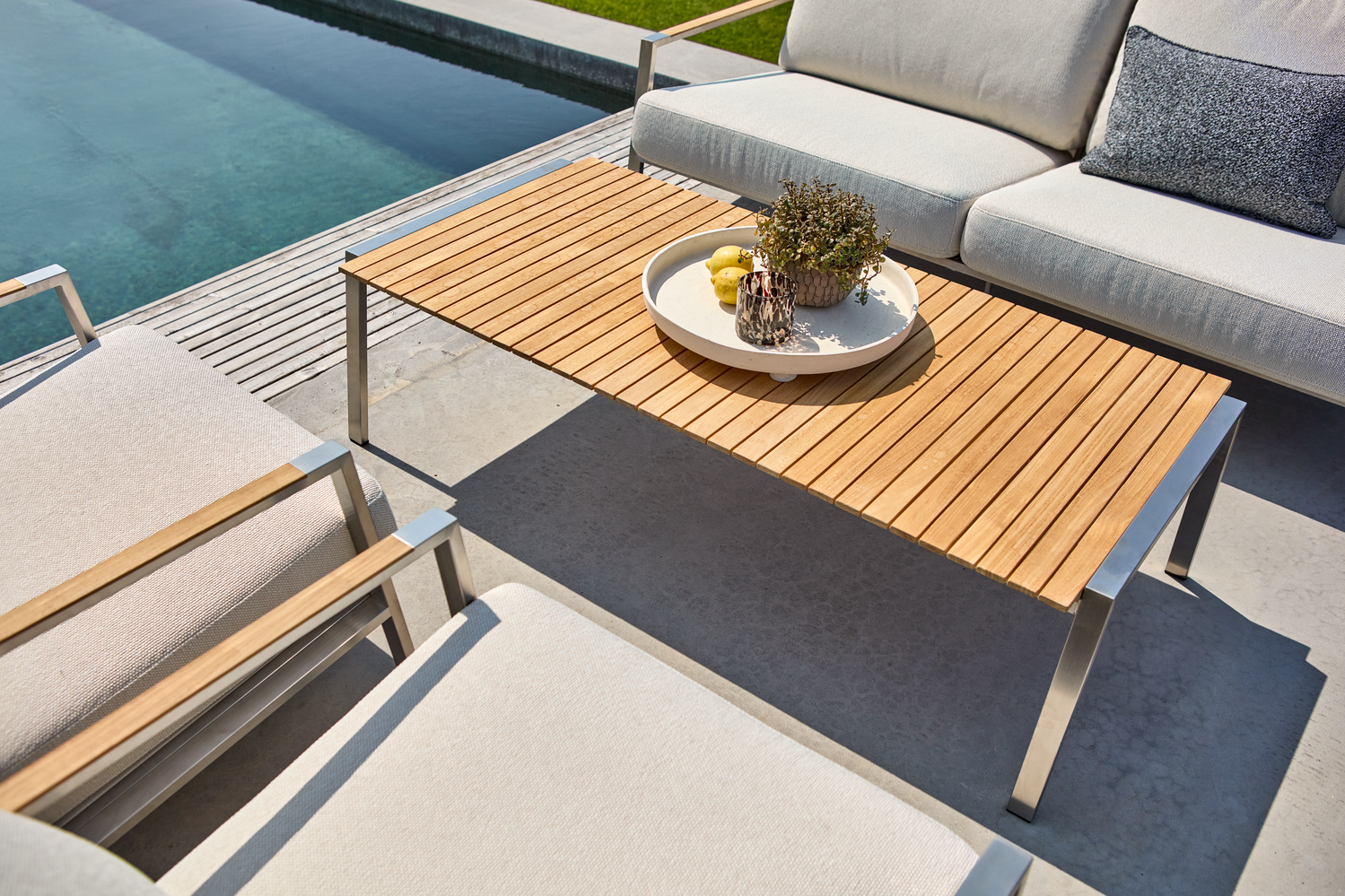 Naos 2,5-sits soffa Stainless Steel/Dot Beige, en produkt av hög kvalitet till bra pris från Ulfåsa möbler