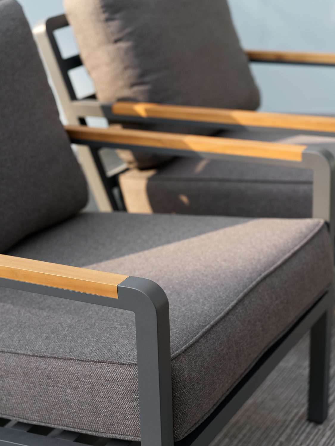 Nova soffgrupp Antracit/Soft Dawn, en produkt av hög kvalitet till bra pris från Ulfåsa möbler