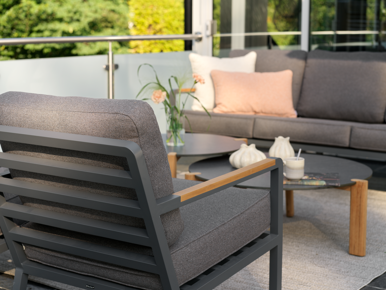 Nova soffgrupp Antracit/Soft Dawn, en produkt av hög kvalitet till bra pris från Ulfåsa möbler