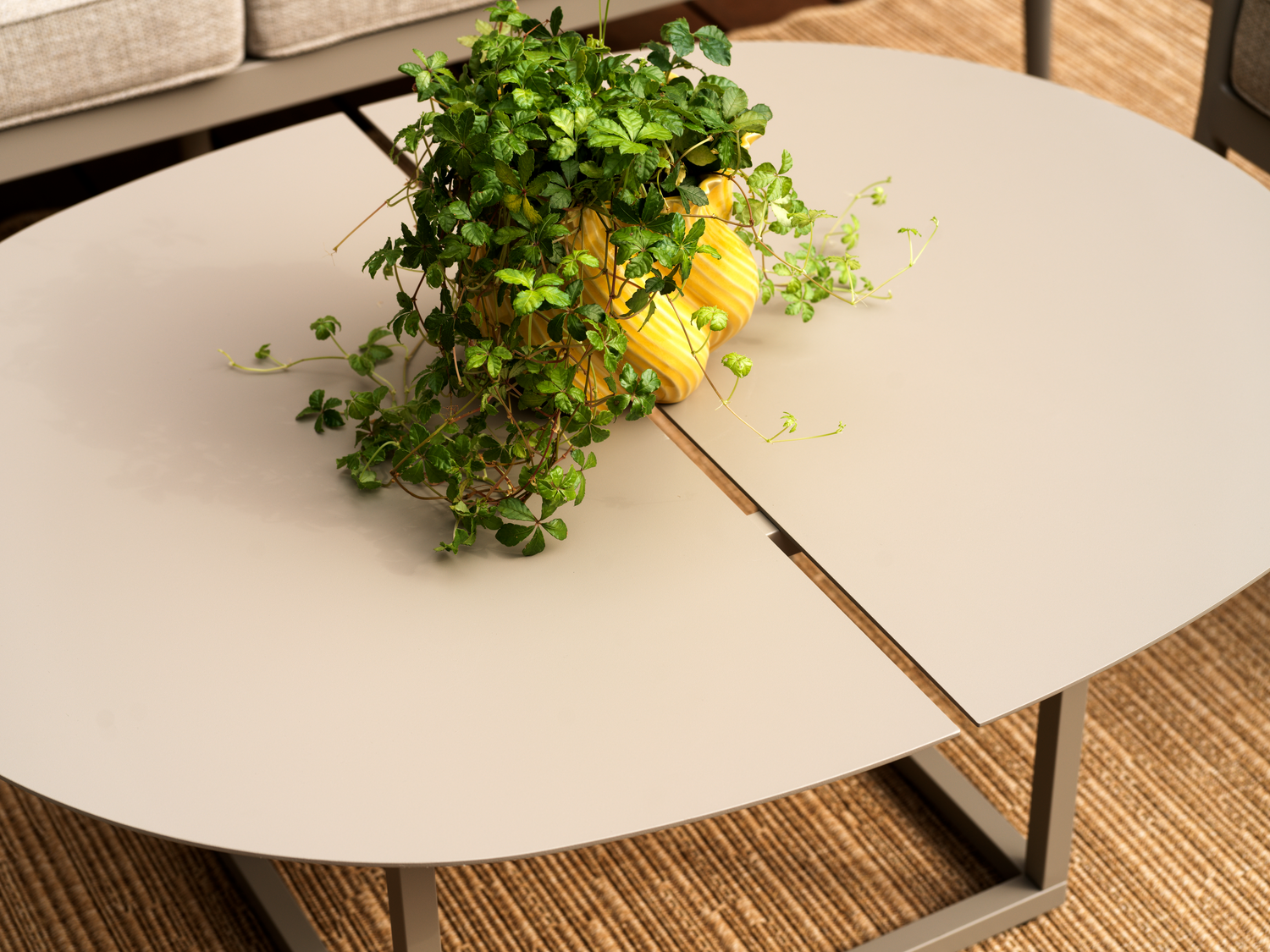 Olive soffbord Khaki, en produkt av hög kvalitet till bra pris från Ulfåsa möbler