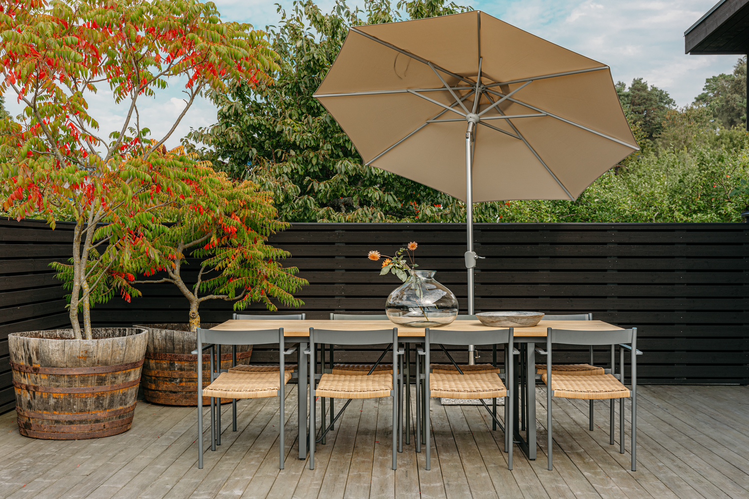 Shad matbord Antracit/Teak, en produkt av hög kvalitet till bra pris från Ulfåsa möbler