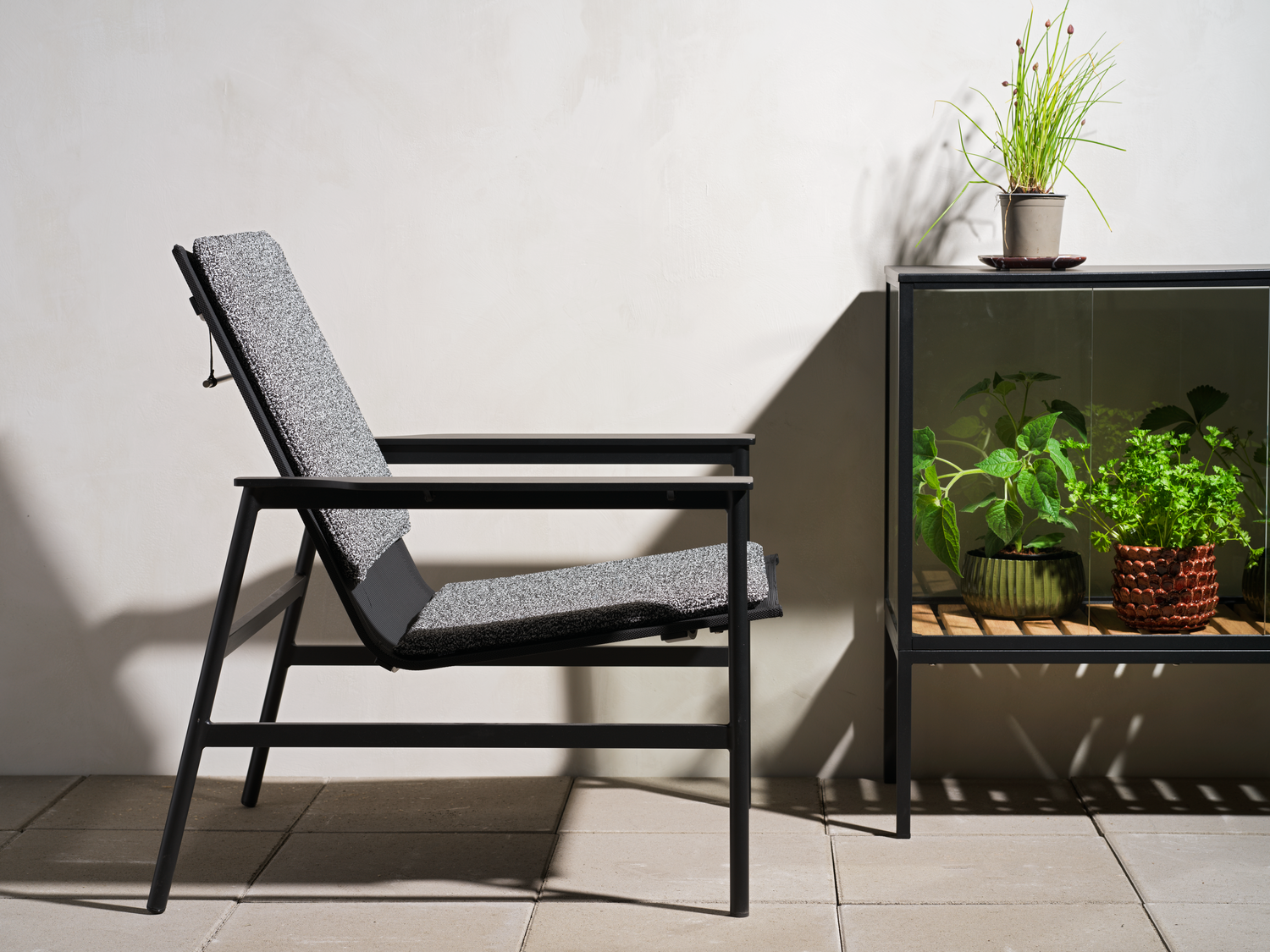 Soro loungefåtölj Svart/Teddy Ant, en produkt av hög kvalitet till bra pris från Ulfåsa möbler