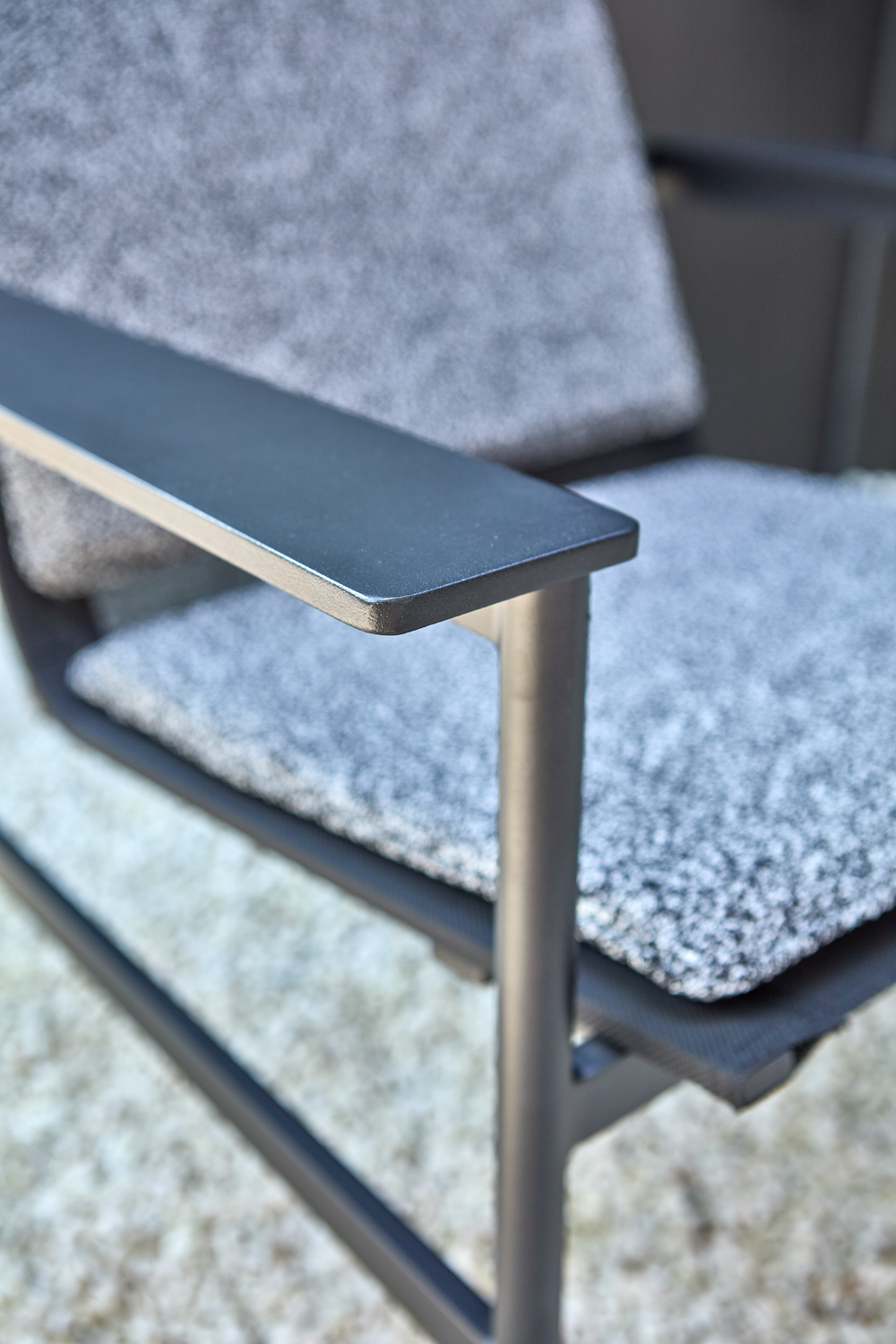 Soro loungefåtölj Svart/Teddy Ant, en produkt av hög kvalitet till bra pris från Ulfåsa möbler