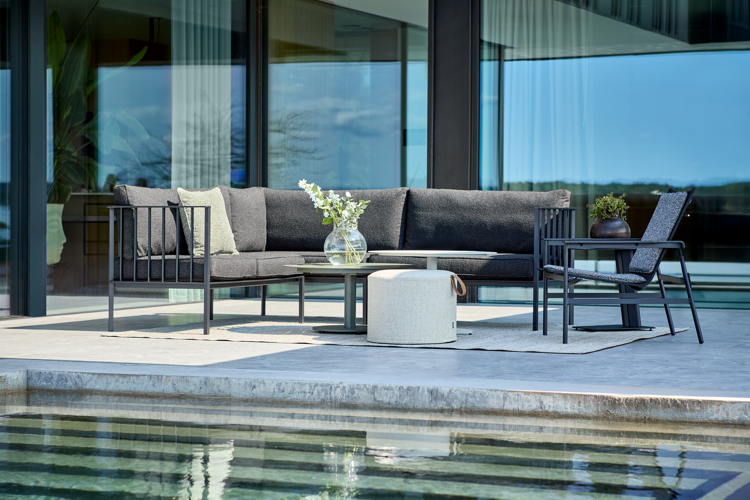 Upper soffgrupp Svart/Teddy Black, en produkt av hög kvalitet till bra pris från Ulfåsa möbler