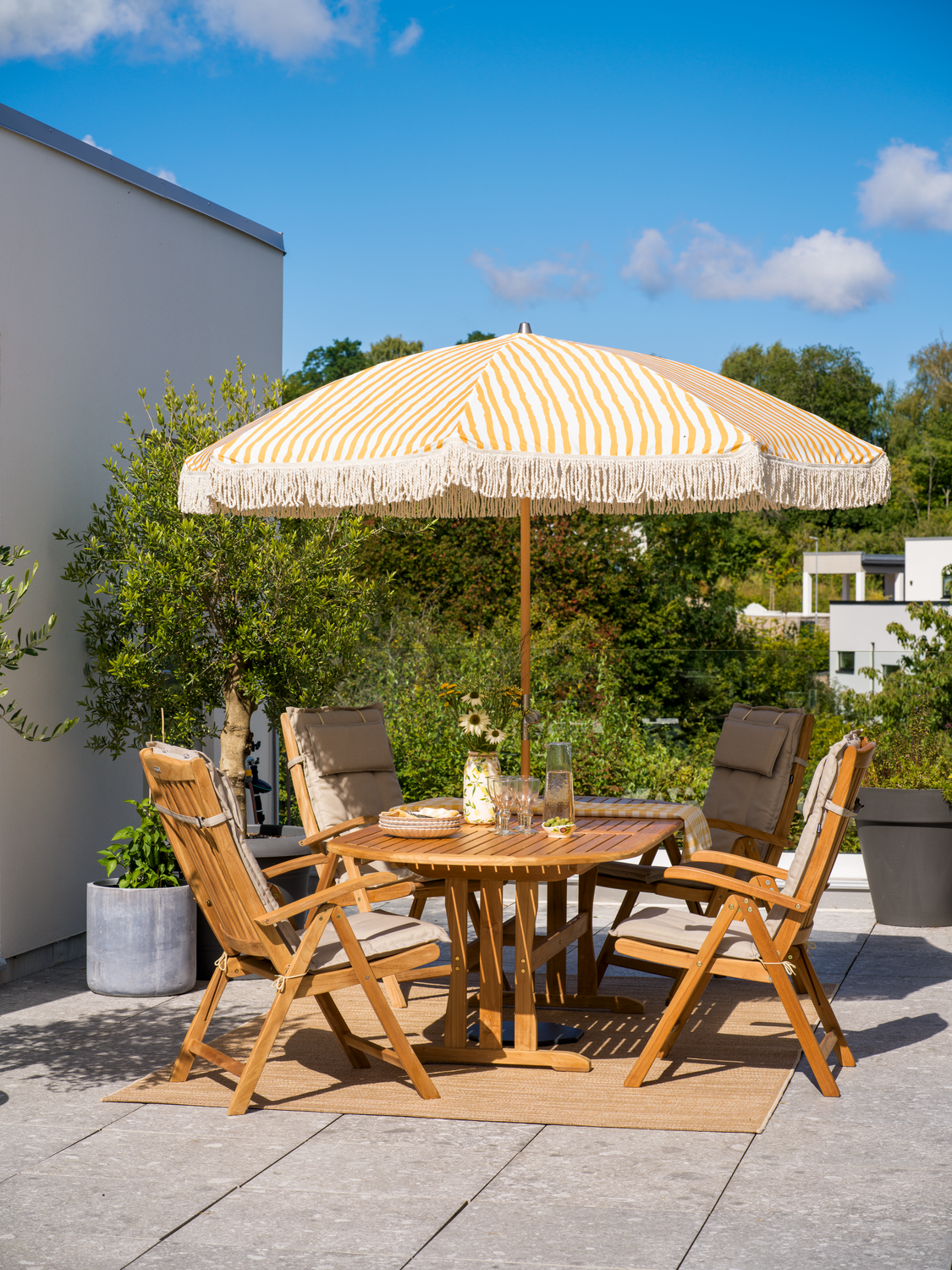 Gatsby parasoll Yellow Stripe, en produkt av hög kvalitet till bra pris från Ulfåsa möbler